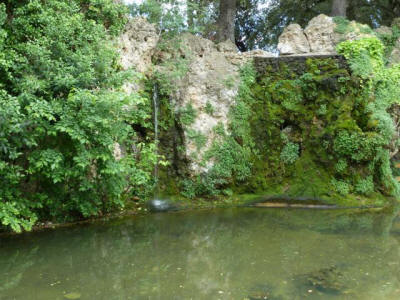 Brunnen in Courthezon