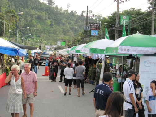 Der Saisonerffnungsmarkt in Khao Lak